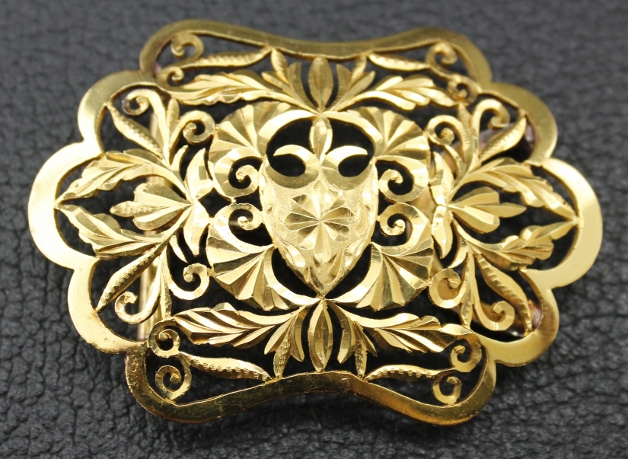 (image for) A RARE ANTIQUE 90% YELLOW GOLD HAND MADE BELT BUCKLE BY "KWONG HENG" (> 50 YEARS)